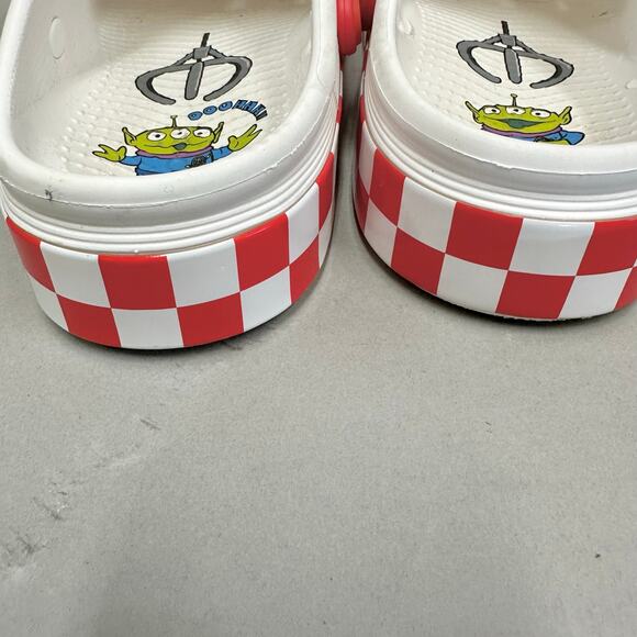 Crocs Toy Story Pizza Planet Off-Court Clog Men's size 8 Women's 10 - Picture 12 of 16